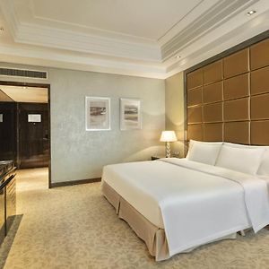 Standard King Room Lounge Access
